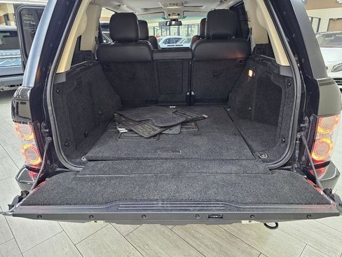 Used 2011 Land Rover Range Rover HSE image 12