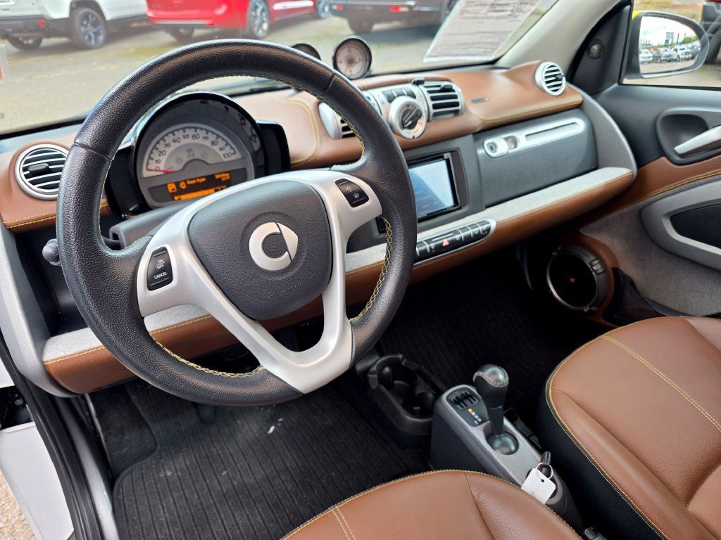 Used 2014 smart fortwo passion RWD image 5