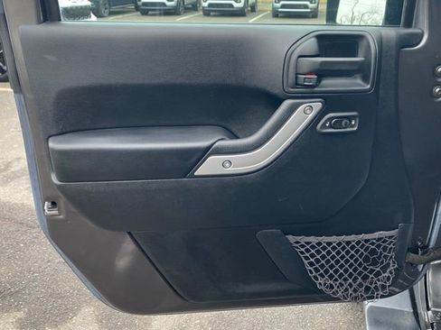 Used 2017 Jeep Wrangler Unlimited Rubicon image 24