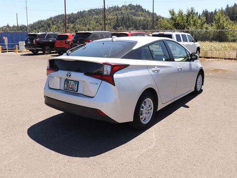 Certified 2022 Toyota Prius LE FWD image 5