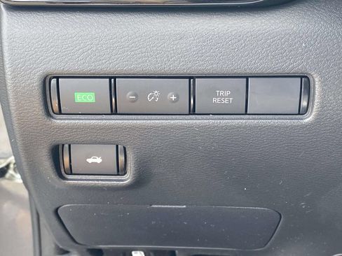 Used 2025 Nissan Sentra SV FWD image 17