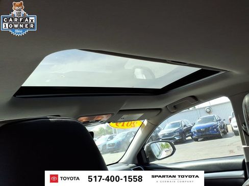 Used 2019 Toyota Highlander XLE AWD/4WD image 13