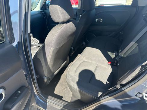 Used 2016 Kia Soul + FWD image 12