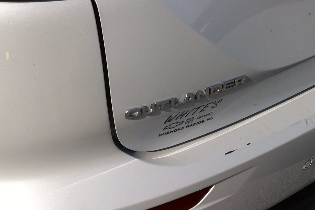 Used 2025 Mitsubishi Outlander ES AWD/4WD image 9
