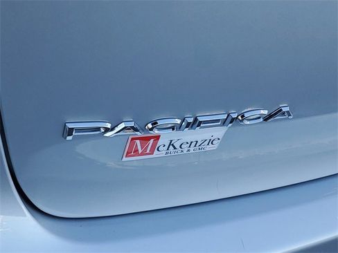 Used 2024 Chrysler Pacifica Limited w/ Uconnect Theater Family Group image 31