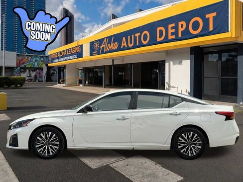 Used 2025 Nissan Altima 2.5 SV FWD image 2