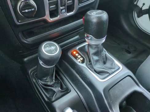 Used 2018 Jeep Wrangler Unlimited Sport S image 36