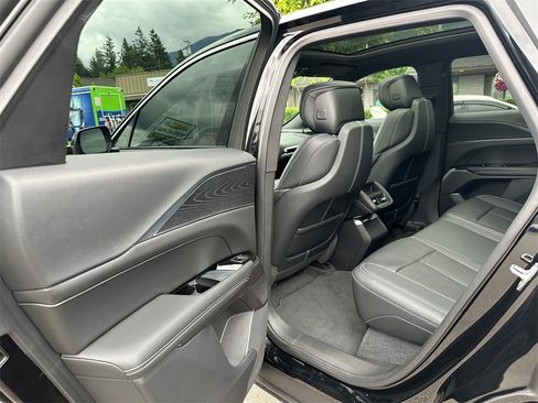 Used 2024 Cadillac Lyriq Luxury image 17