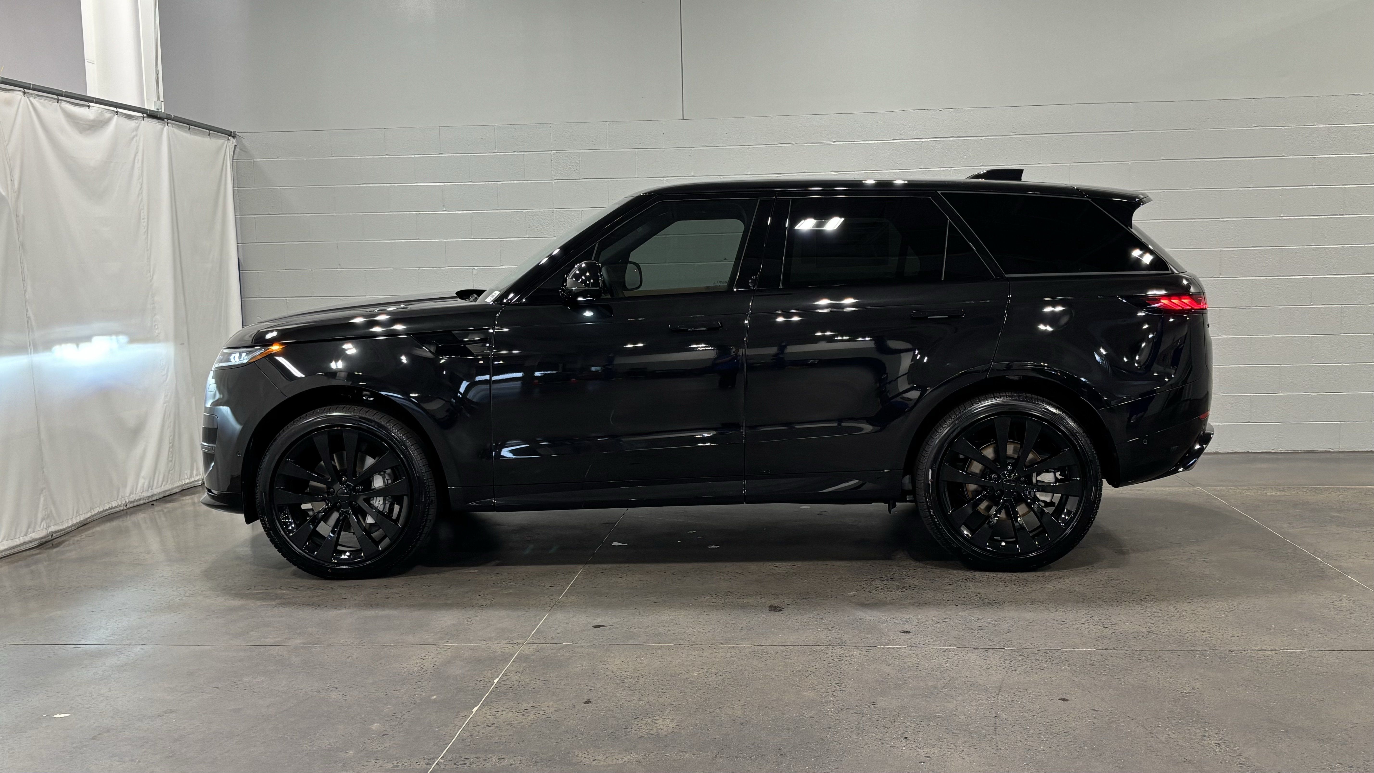New 2026 Land Rover Range Rover Sport Dynamic SE AWD/4WD image 7