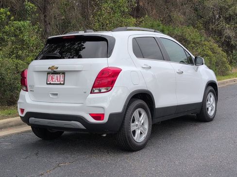 Used 2020 Chevrolet Trax LT w/ LT Convenience Package image 3