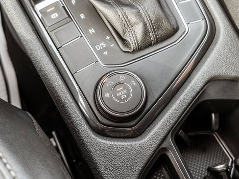 Used 2019 Volkswagen Tiguan SE image 8