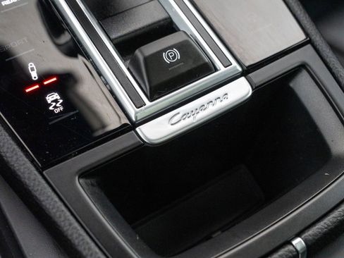 Used 2023 Porsche Cayenne Platinum Edition image 33