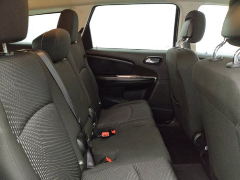 Used 2019 Dodge Journey SE FWD image 19
