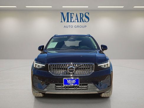 Certified 2025 Volvo XC40 B5 Core image 9