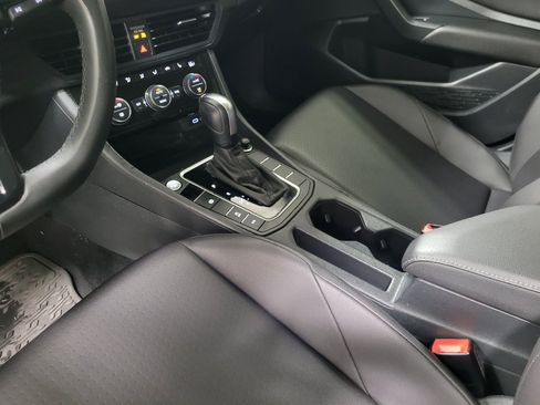 Used 2020 Volkswagen Jetta SE w/ SE Cold Weather Package FWD image 26