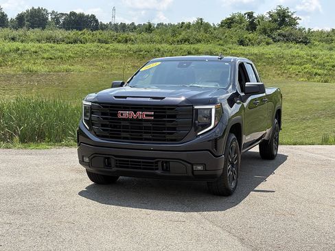 Used 2025 GMC Sierra 1500 Elevation AWD/4WD image 1