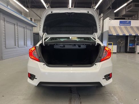 Used 2018 Honda Civic EX image 9