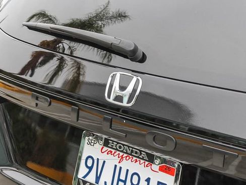 Used 2025 Honda Pilot EX-L image 11