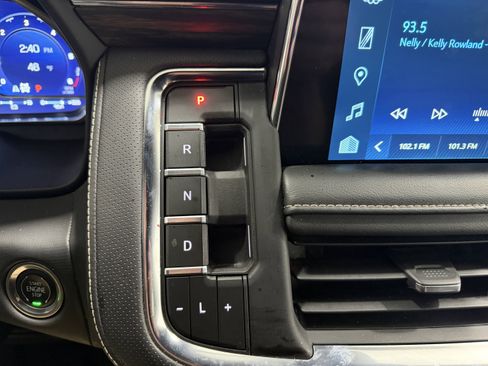 Used 2023 Chevrolet Suburban Premier image 15