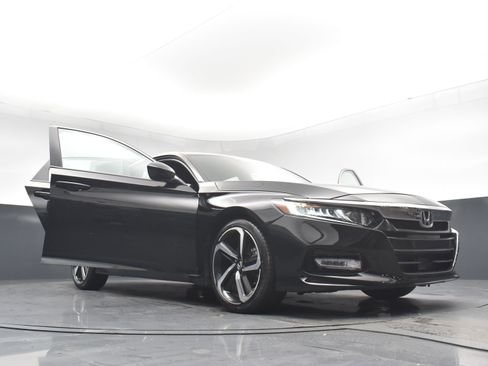 Used 2019 Honda Accord Sport image 29