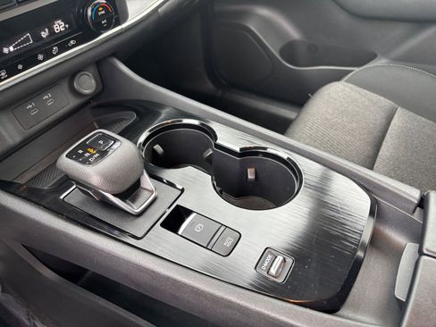 Used 2025 Nissan Rogue SV image 43