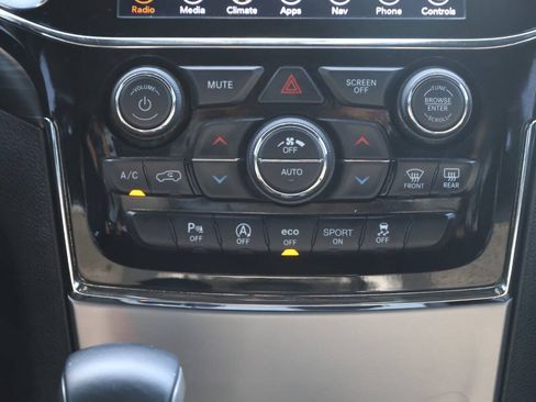 Used 2019 Jeep Grand Cherokee Altitude AWD/4WD image 21