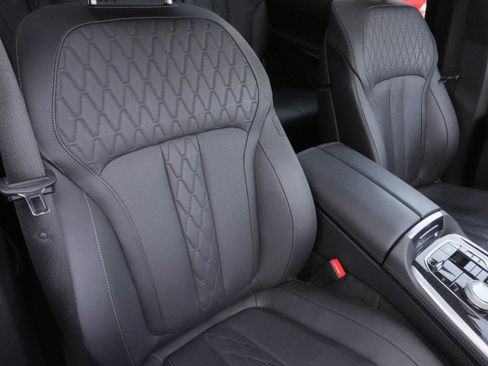 Used 2026 BMW X7 M60i image 11