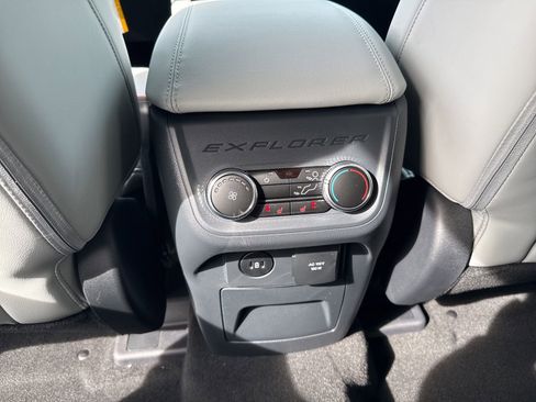 New 2026 Ford Explorer Platinum w/ LUX Leather Package AWD/4WD image 11
