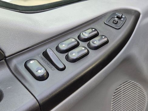 Used 2005 Ford F250 XL AWD/4WD image 24