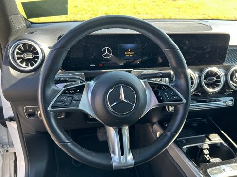 Used 2025 Mercedes-Benz GLB 250 4MATIC image 12