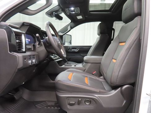 Used 2025 GMC Sierra 2500 AT4 w/ AT4 Premium Plus Package image 12