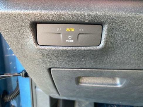 New 2025 Volkswagen Tiguan SE w/ Panoramic Sunroof Package image 33