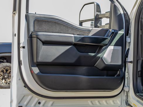 Used 2026 Ford F450 Platinum w/ FX4 Off-Road Package image 36