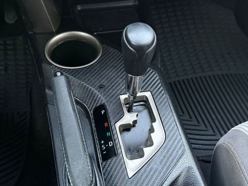 Used 2013 Toyota RAV4 XLE image 17