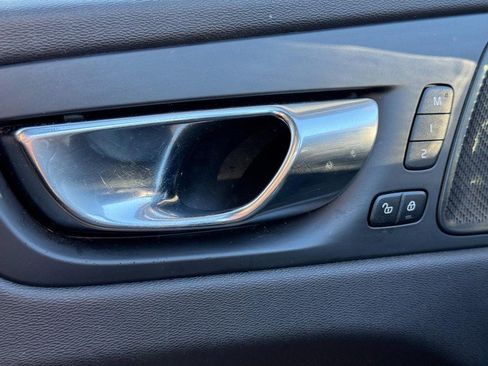 Used 2020 Volvo XC60 T5 Inscription w/ Protection Package image 17