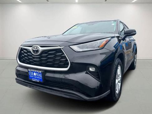 Used 2023 Toyota Highlander LE image 2