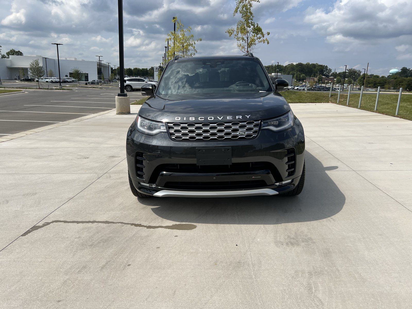 Used 2023 Land Rover Discovery Metropolitan Edition AWD/4WD image 3