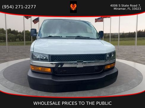 Used 2022 Chevrolet Express 2500 Extended w/ Driver Convenience Package RWD image 3