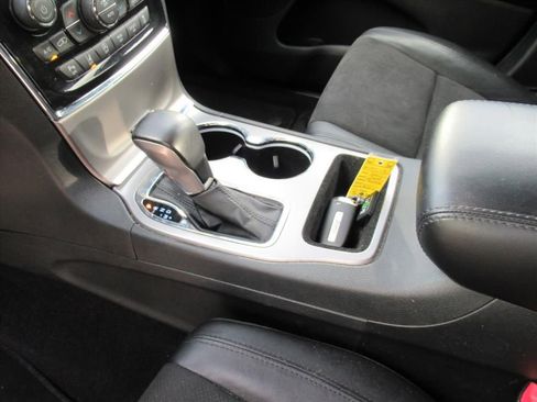 Used 2022 Jeep Grand Cherokee Laredo X image 16