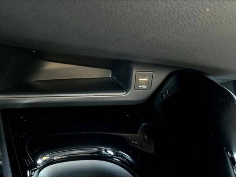 Used 2020 Toyota C-HR XLE FWD image 31