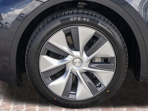 Used 2024 Tesla Model Y Long Range image 30