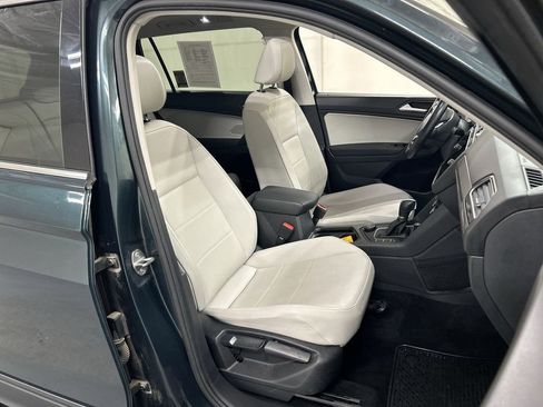 Used 2019 Volkswagen Tiguan SE w/ Panoramic Sunroof Package image 23