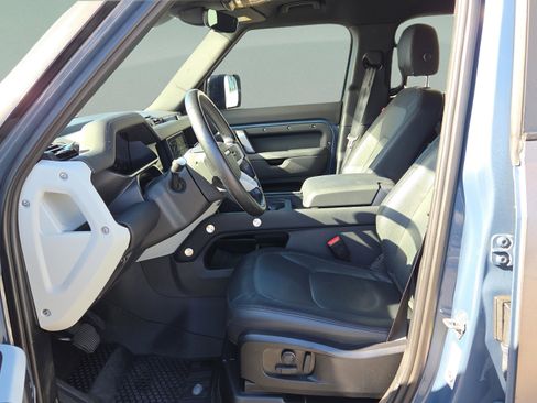 Used 2024 Land Rover Defender 110 X-Dynamic SE image 11