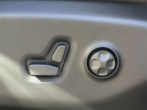 New 2026 Chrysler Pacifica Limited w/ Uconnect Theater Family Group image 26