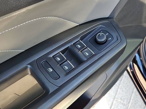 Used 2022 Volkswagen Atlas Cross Sport SE image 12