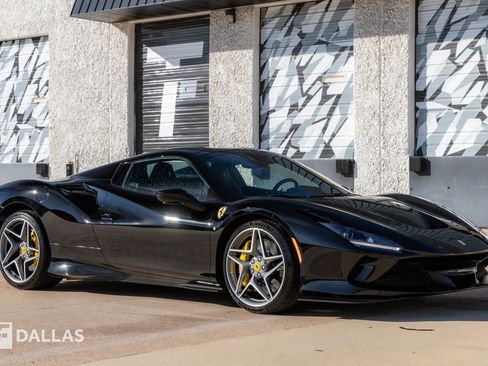 Used 2021 Ferrari F8 Tributo image 18