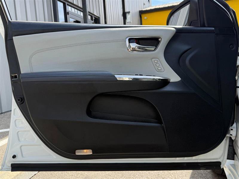 Used 2013 Toyota Avalon XLE Touring FWD image 15