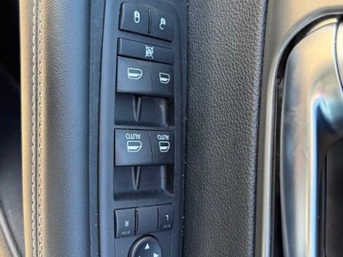 Used 2025 Chrysler Voyager LX image 9