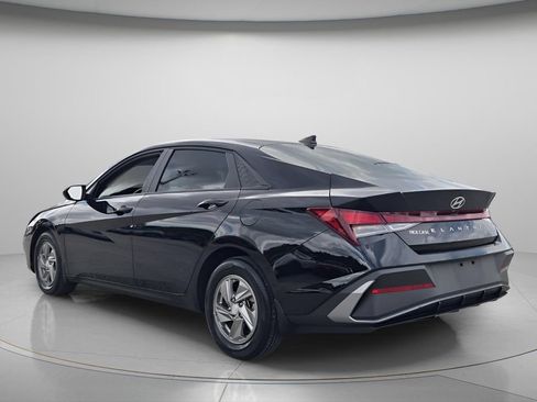 Used 2025 Hyundai Elantra SE FWD image 7