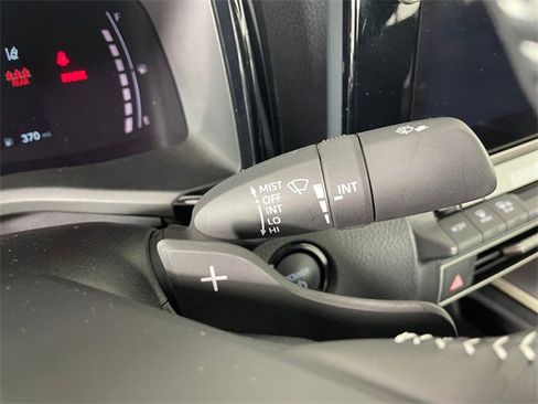 Used 2025 Toyota Camry SE w/ Multimedia Upgrade Package image 11